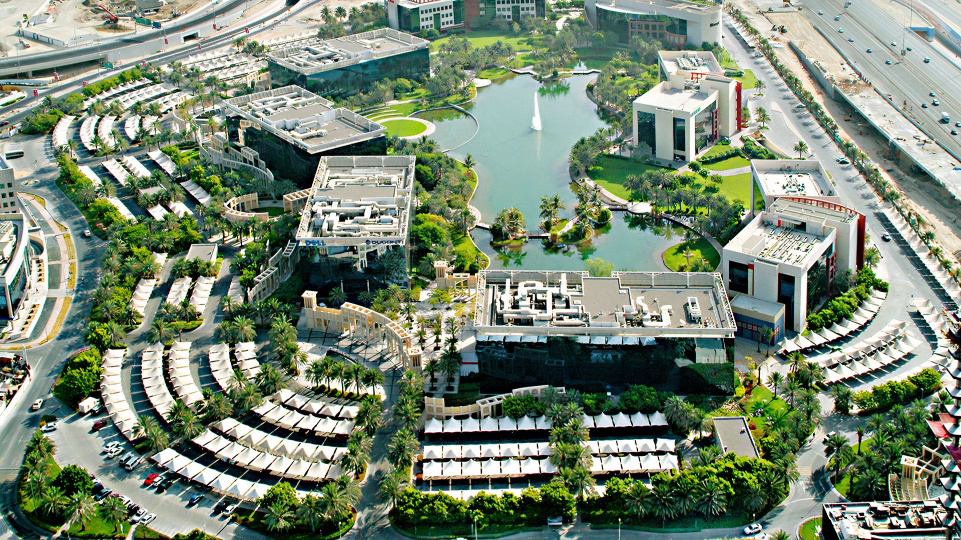 Dubai Internet City: Leading the Digital Economy and Creating New Real Estate Investment Opportunities）：引领数字经济发展与房产投资新机遇